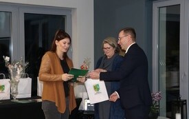 Uczestnicy III etapu konkursu fotograficznego "Cztery Pory Roku - Białe Błota w obiektywie" nagrodzeni 20