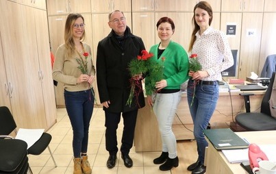 Zdjęcie do Wyrazy szacunku i wdzięczności dla wszystkich Pań w dniu ich święta