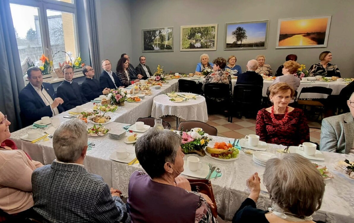 Zdjęcie do Przedświąteczne śniadanie Koła Seniora "Razem Raźniej" i Klub&oacute;w Senior+