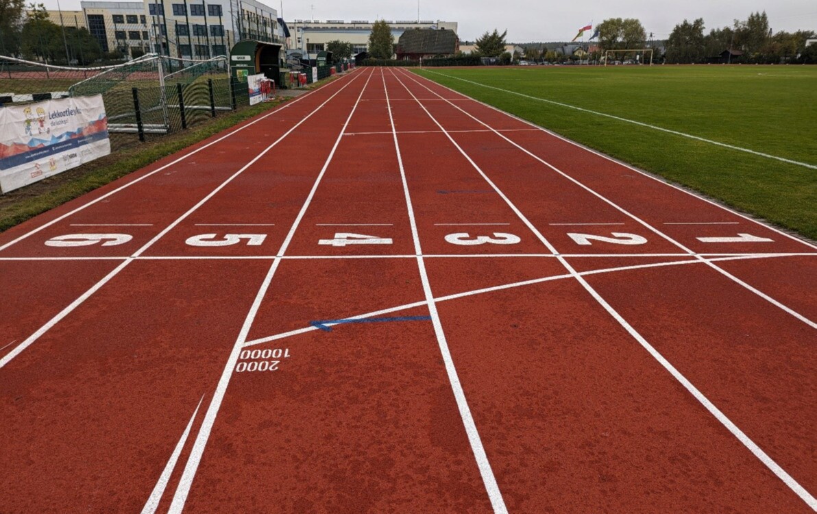 Zdjęcie do Remont bieżni i skoczni na Gminnym Stadionie Sportowym w Białych Błotach